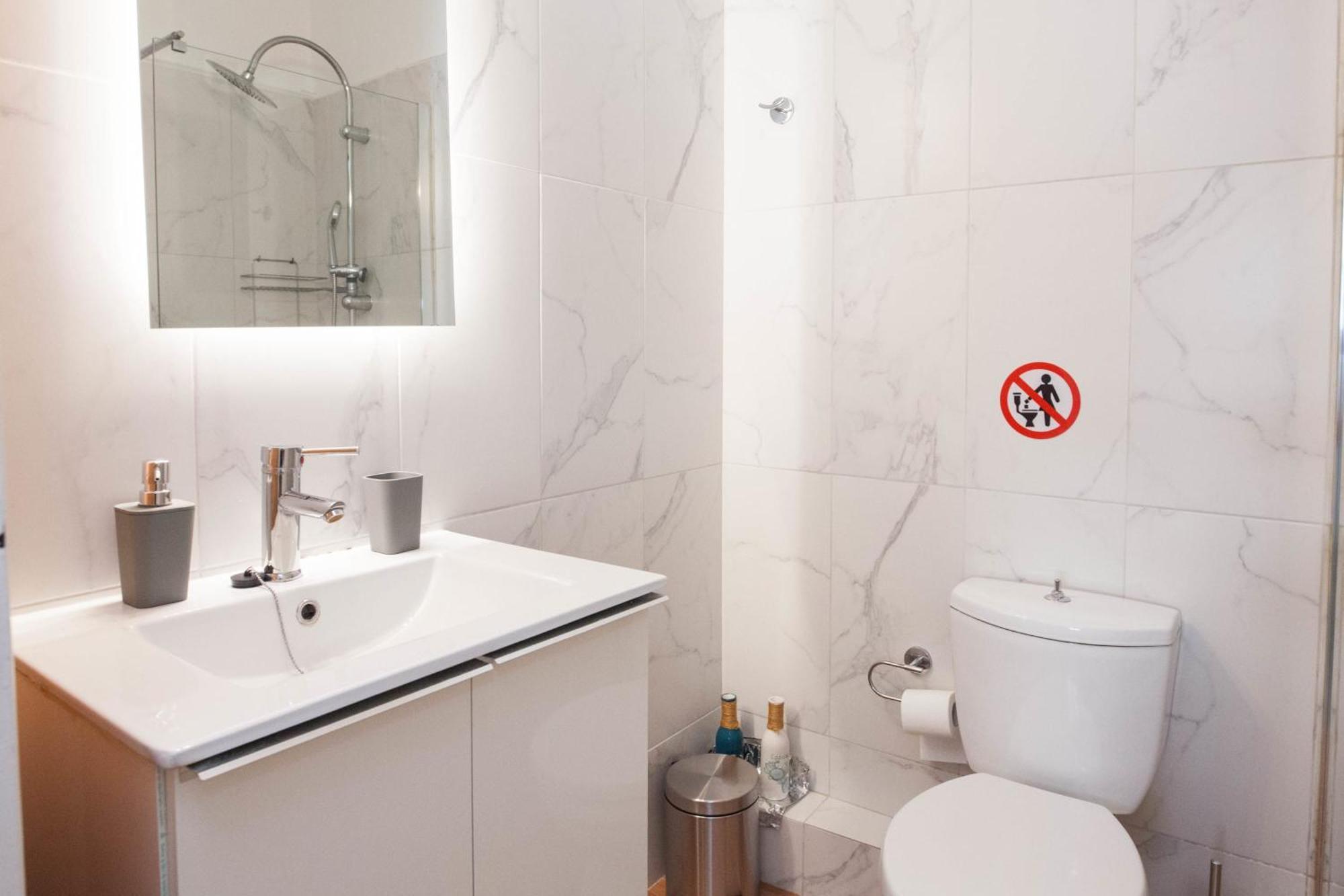 Modern 1 Bd Balcony Apt Near Metro In Kato Patisia Афины Экстерьер фото