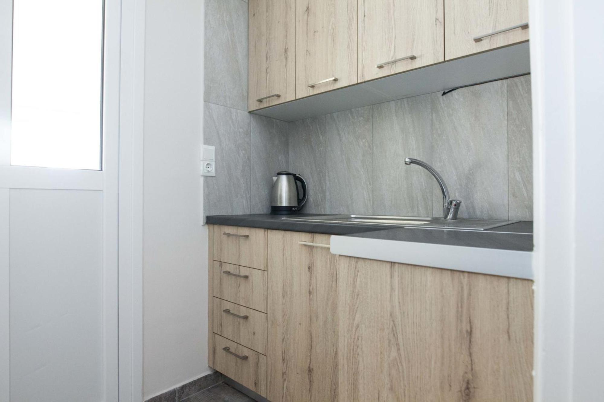 Modern 1 Bd Balcony Apt Near Metro In Kato Patisia Афины Экстерьер фото