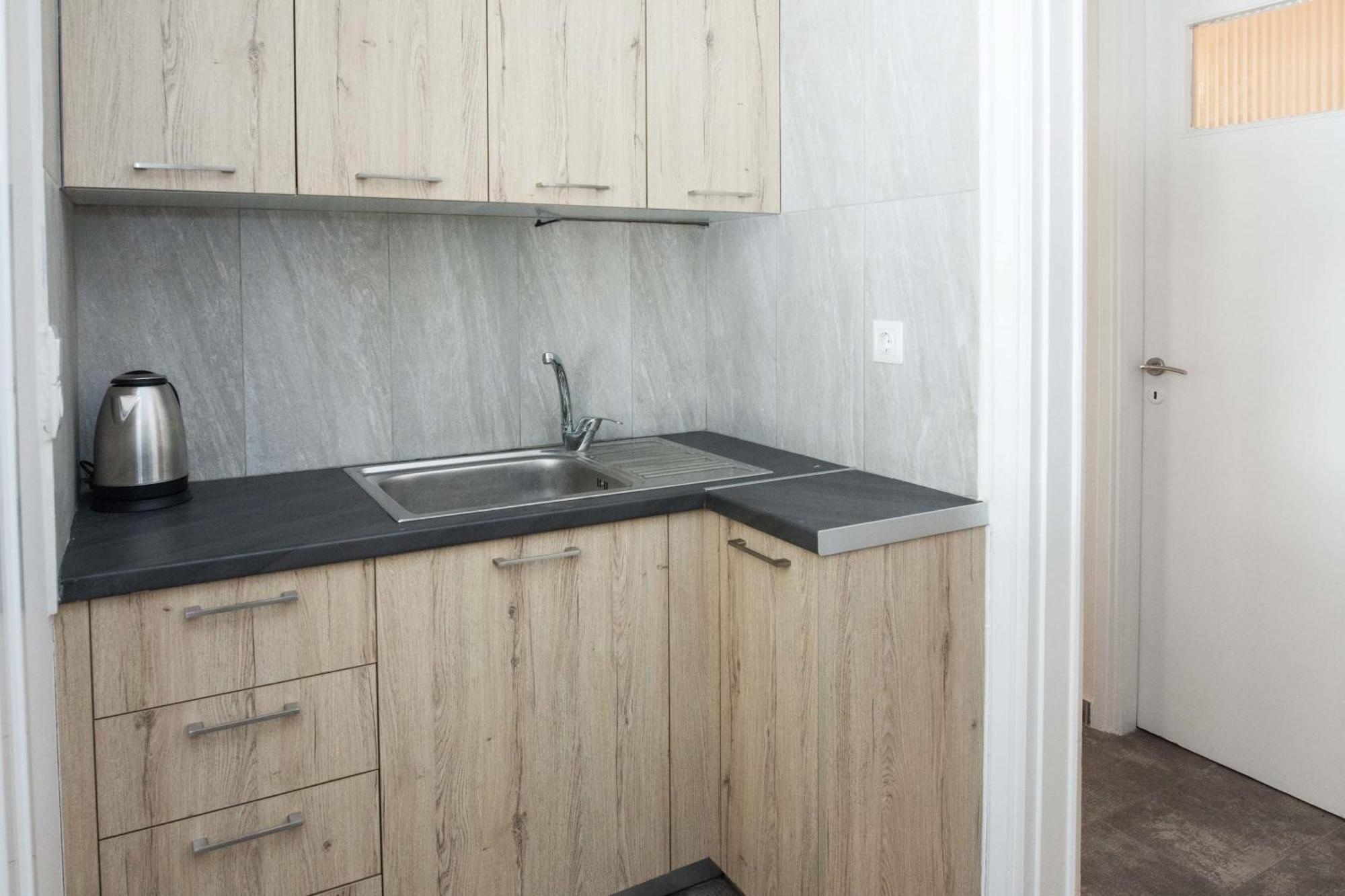 Modern 1 Bd Balcony Apt Near Metro In Kato Patisia Афины Экстерьер фото