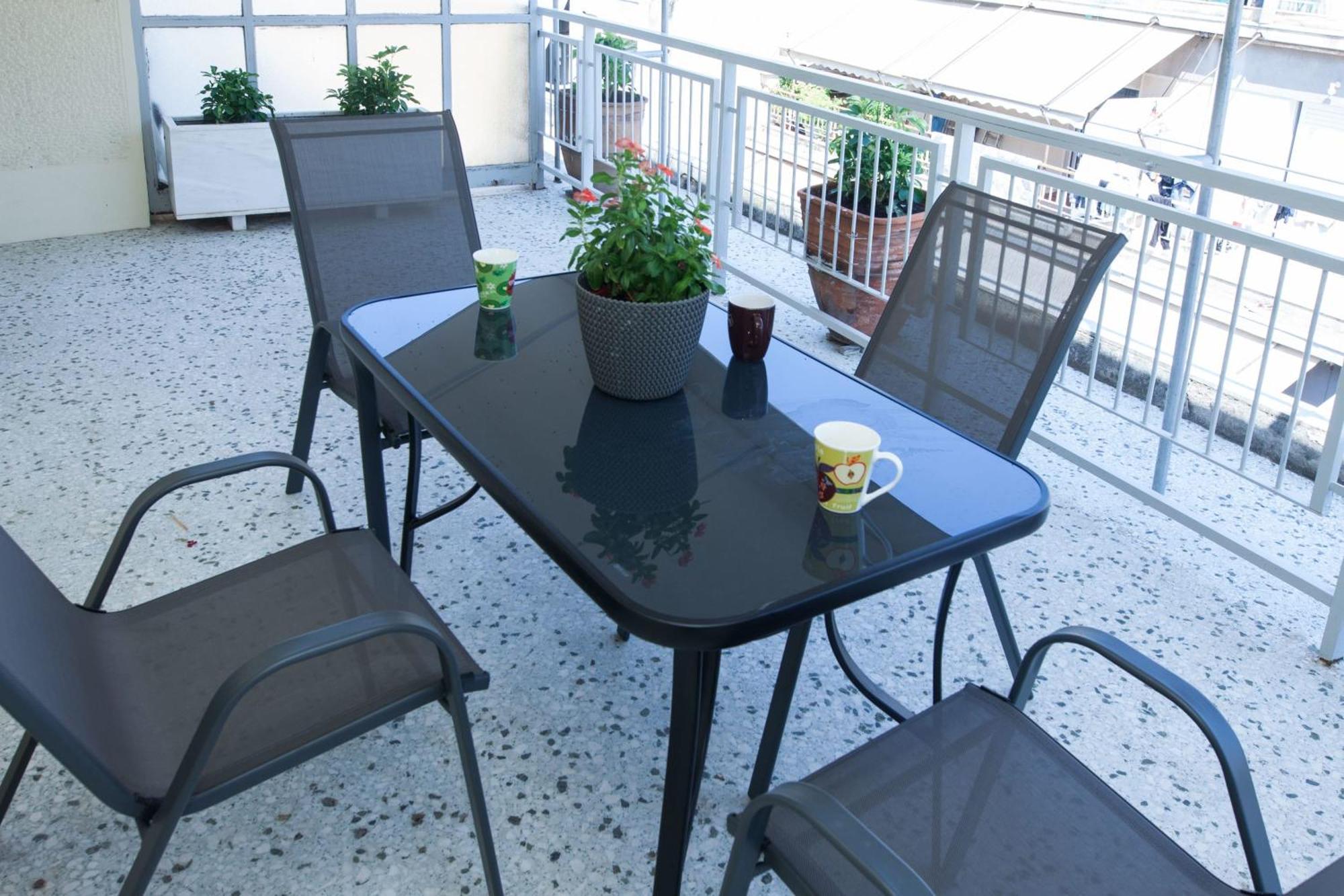 Modern 1 Bd Balcony Apt Near Metro In Kato Patisia Афины Экстерьер фото
